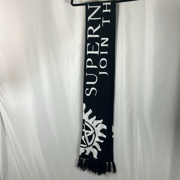 Warner Bros Supernatural Join The Hunt Winter Scarf Black White Pentagram Fringe - Picture 2 of 4